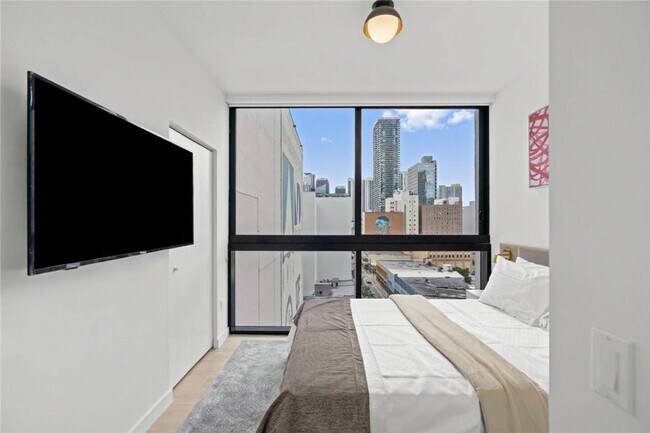 Building Photo - 225 N Miami Ave