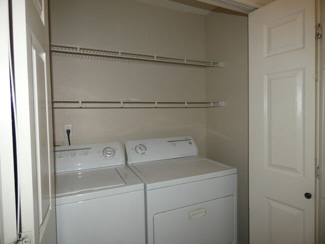 Building Photo - Spacious 3-Bedroom Home