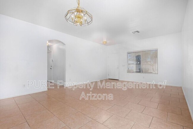 Building Photo - 322 S 116th Ave