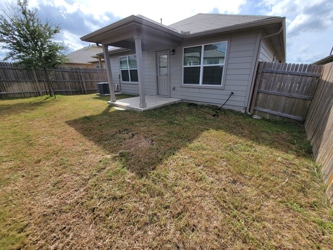 Building Photo - 3200 Crystal Bend Dr