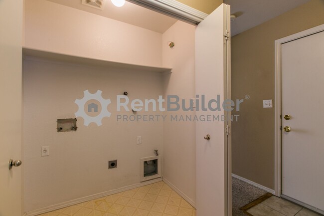 Building Photo - ****LEASE PENDING****PLEASE APPLY AT YOUR ...