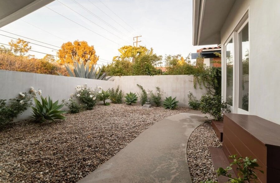 Courtyard - 1530 Marine Ave