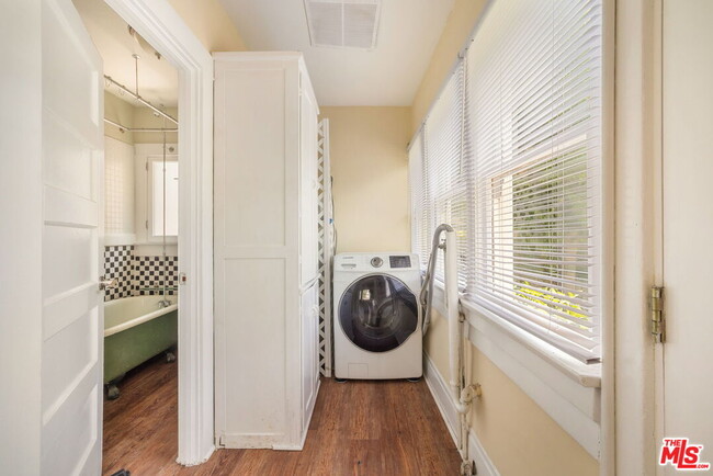 Building Photo - 532 Altair Pl