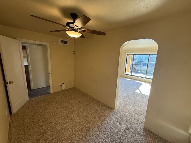 Building Photo - 334 B St