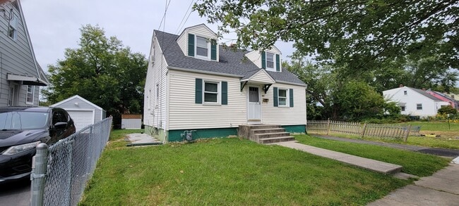 Building Photo - 87 Ellington St