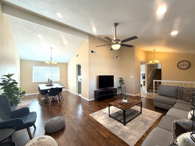 Building Photo - Fully Furnished 4 Bedroom Home! NO HOA! Park up to 6 vehicles! Pool and Spa! Close to Spring Moun...