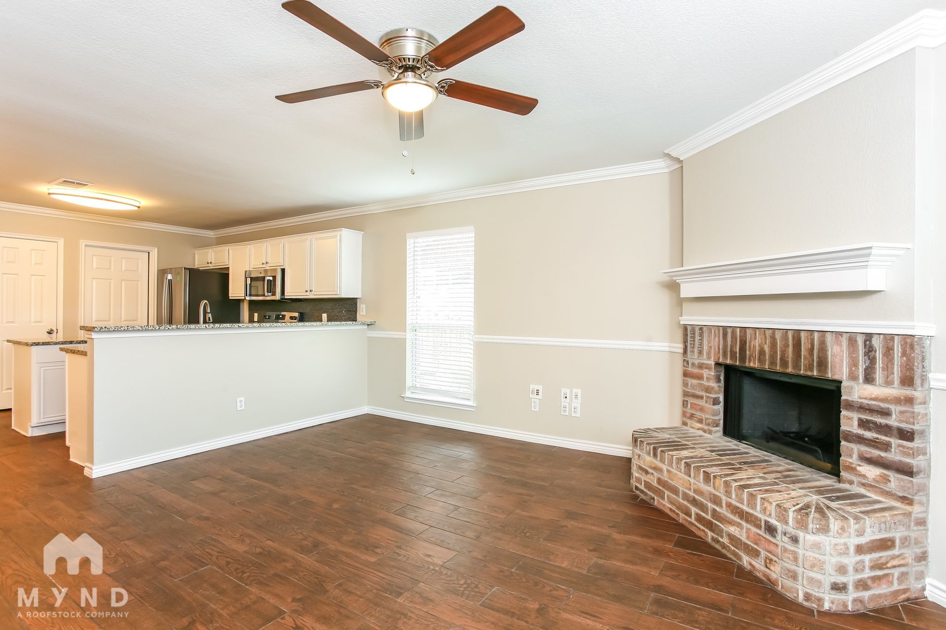 Building Photo - 421 Pin Oak Ln
