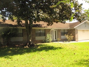 Building Photo - 3/2 in the Heart of Orange Park
