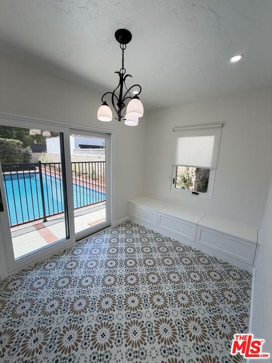 Building Photo - 313 S Peck Dr