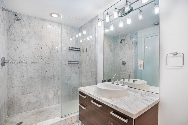 Building Photo - 253 NE 2nd St