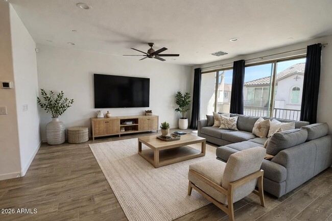 Building Photo - 9833 E Stratus Ave