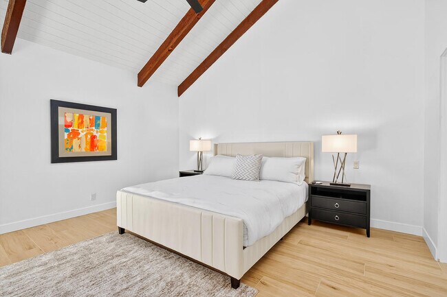 Building Photo - 352 Forest Hills Dr