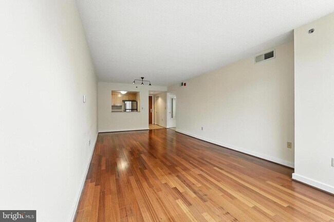 Building Photo - 1150 K St NW