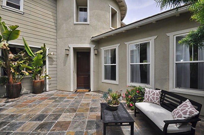 Building Photo - Simply Gorgeous 4+ BR Home with many Amenities!!!