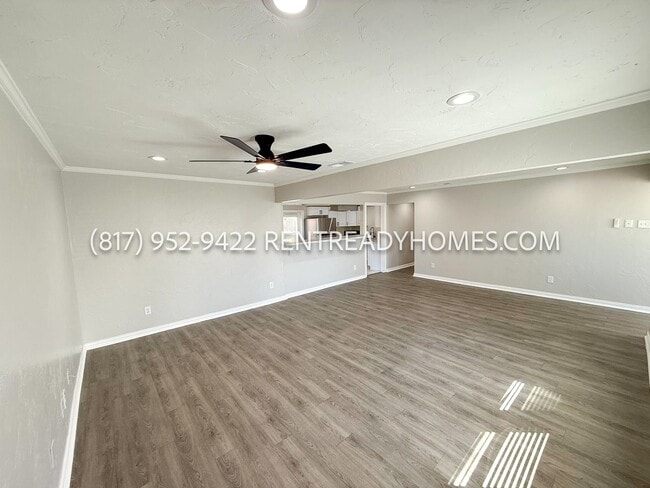 Building Photo - 913 Harrison Dr