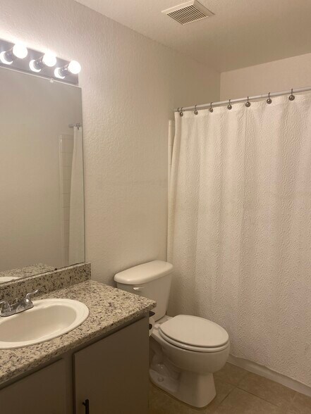 Building Photo - 8933 Manor Loop