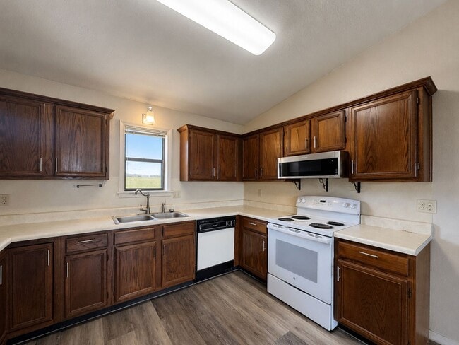 Building Photo - 2 Bedroom/2 Bathroom Apartment in Southside