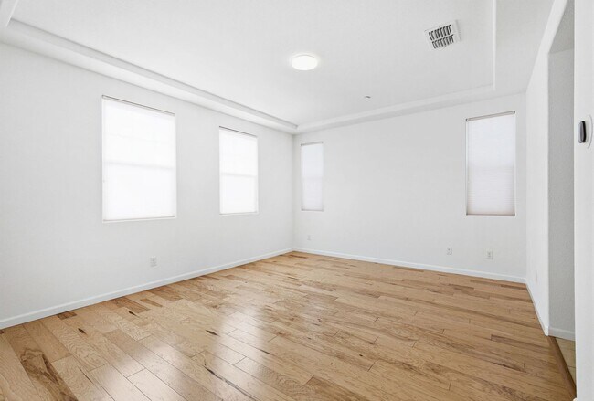 Building Photo - Impeccable 3 bedroom house in Davis Mace Ranch