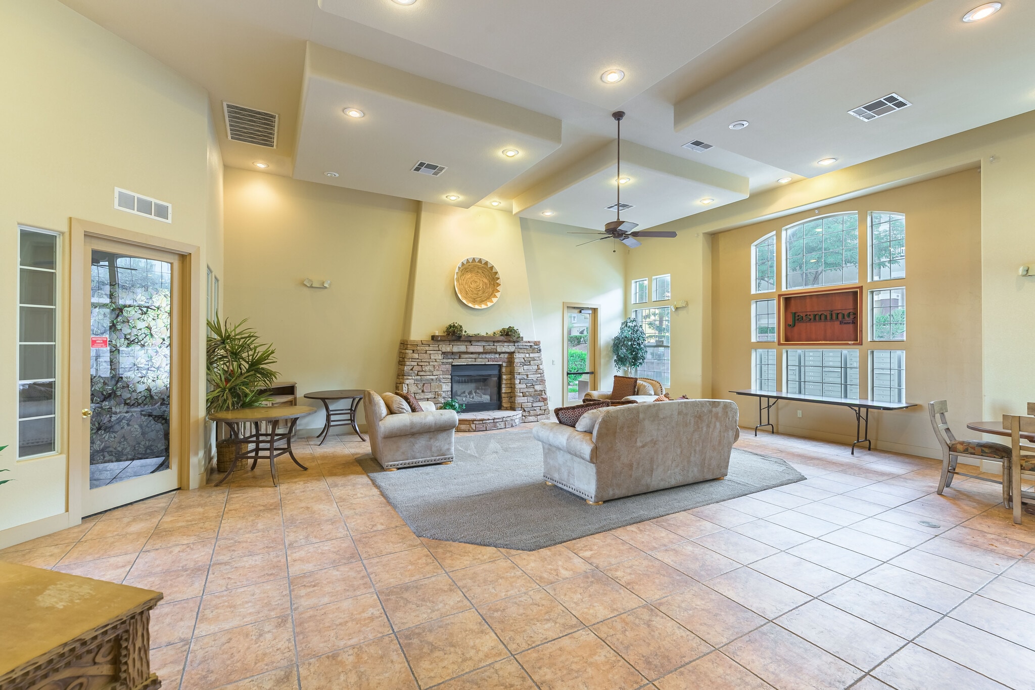 Building Photo - 5855 Valley Dr