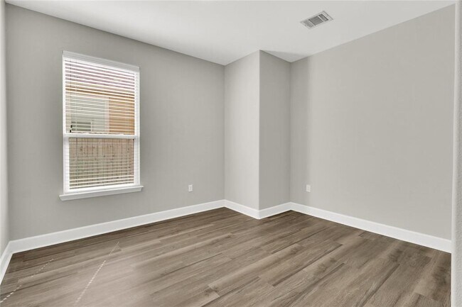 Building Photo - 900 Sawbuck Dr