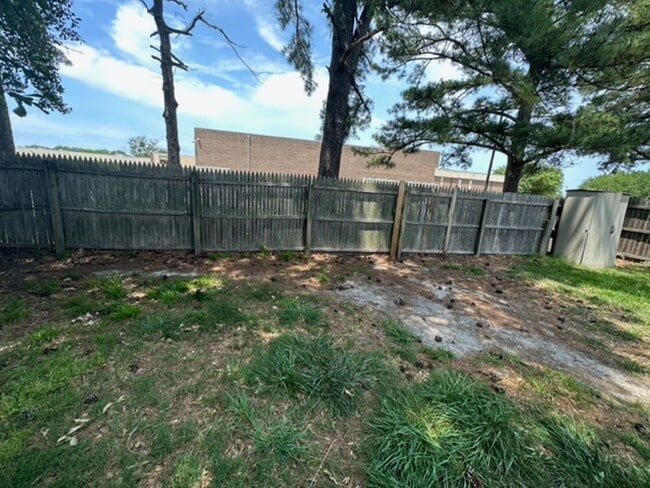 Building Photo - 3 bed 2 bath in Virginia Beach