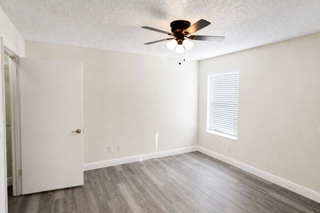 Building Photo - 5156 Conroy Rd