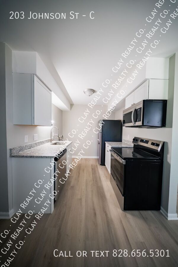 Building Photo - 203 Johnson St