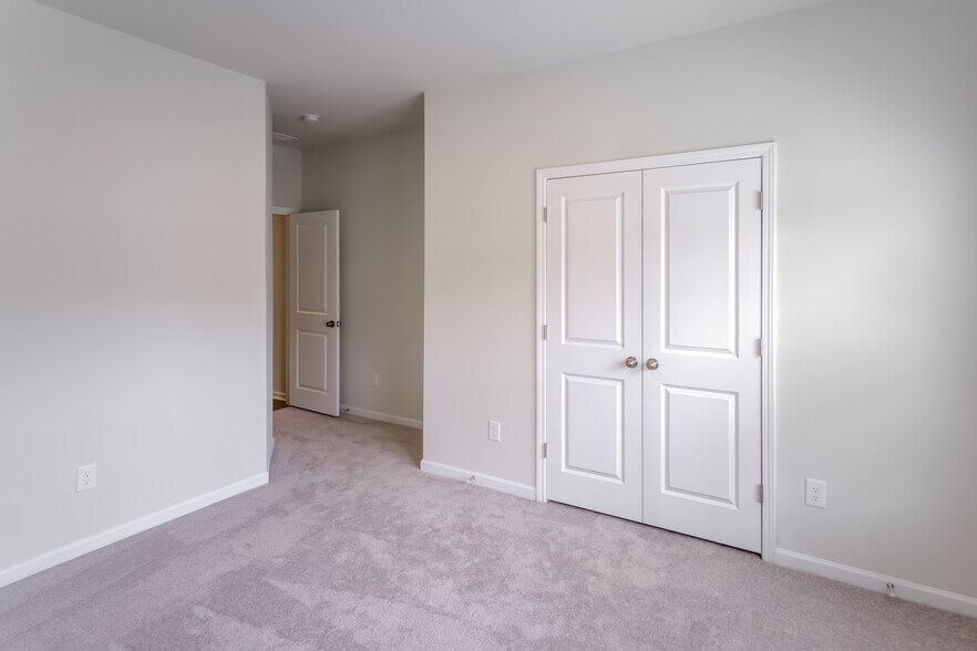 Building Photo - 351 Hillwood Ct