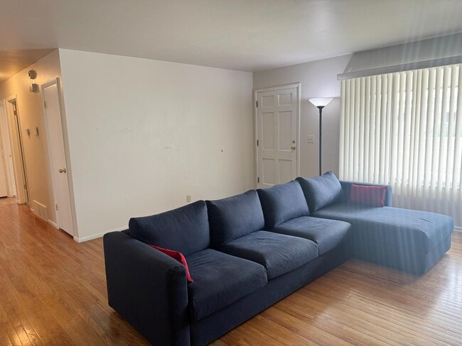 Building Photo - 193 Nicoletti Dr