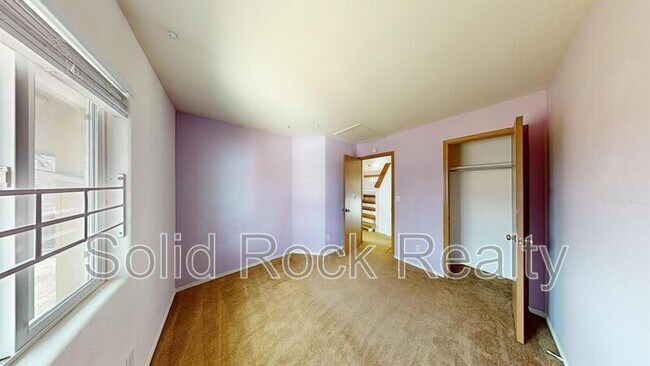 Building Photo - 935 Greenbrier Dr