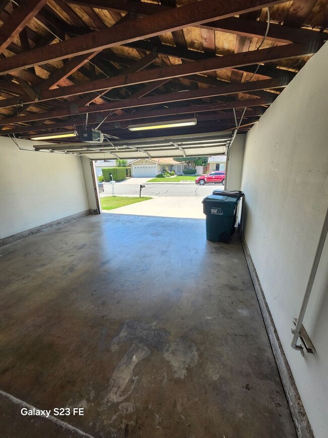 Building Photo - Single-Story home in Chino ready for you to move right in!