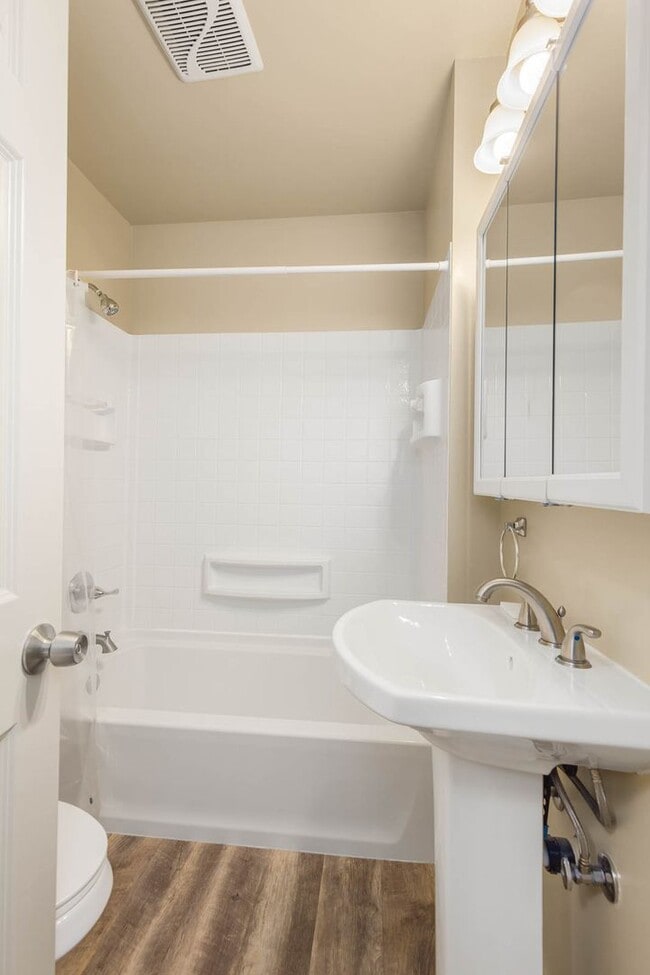 Building Photo - 2114 Dexter Ave N