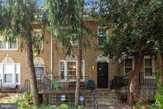Building Photo - 1006 Quebec Pl NW