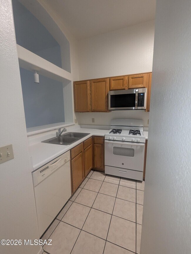 Building Photo - 7835 S Lennox Ln
