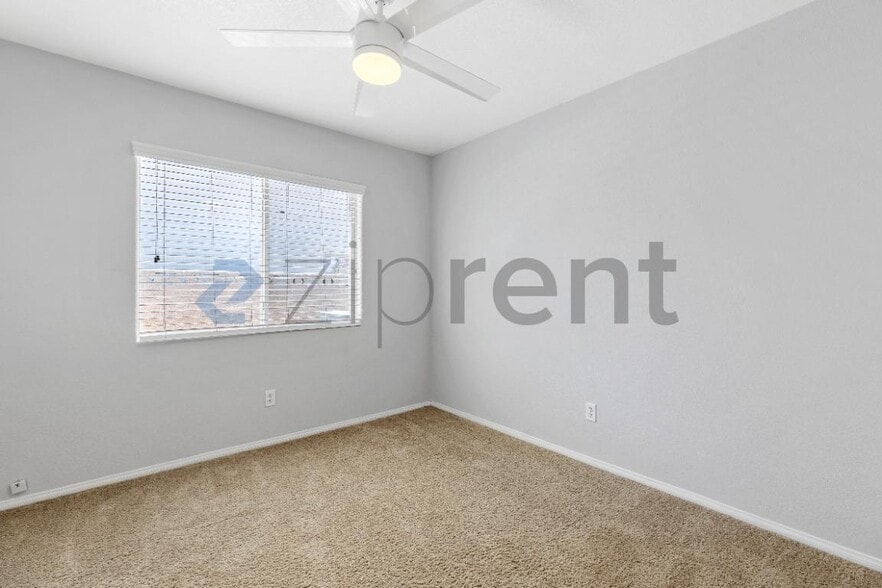 Building Photo - Unit