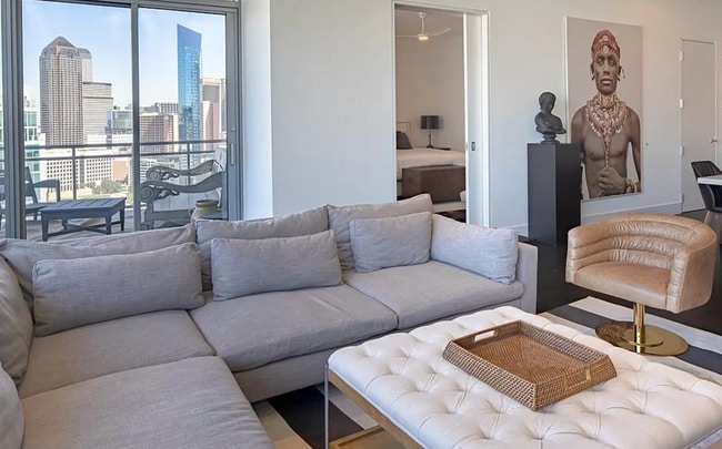 Building Photo - 2200 Victory Ave