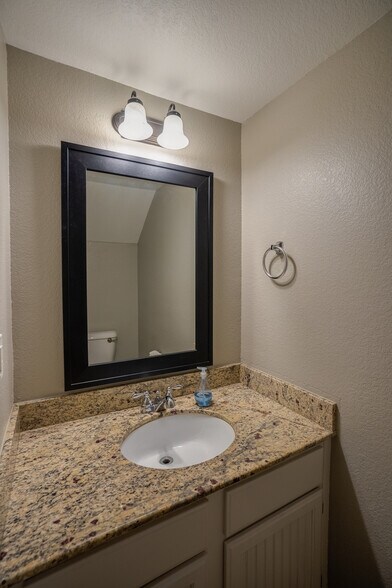 Building Photo - 4015 Glenstone Terrace
