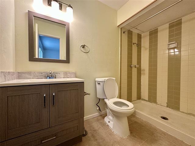 Building Photo - 570 Windsor Pl