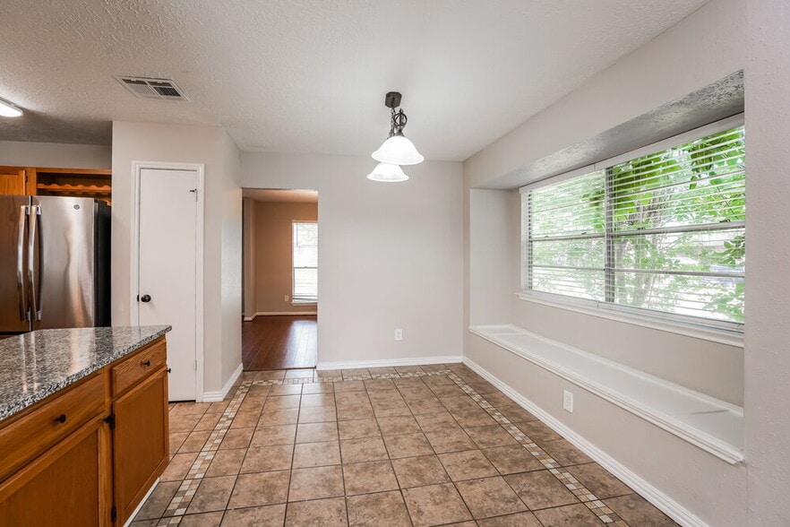 Building Photo - 3542 Lindenfield Dr