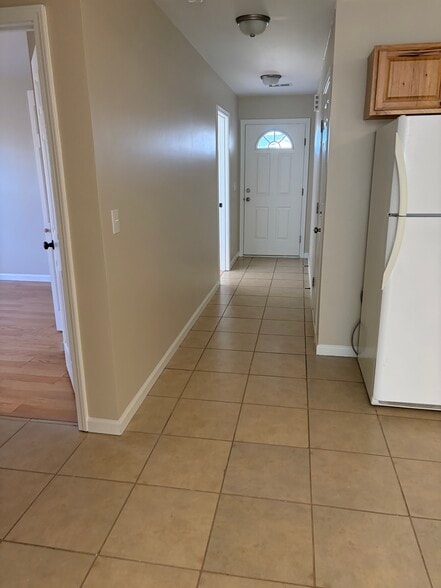 Building Photo - 517 Victoria Manor Dr