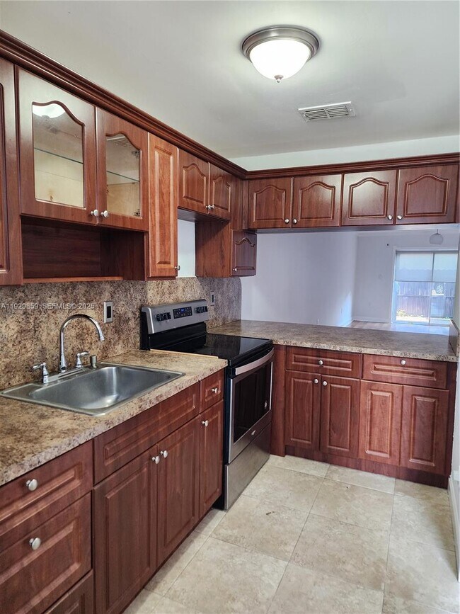 Building Photo - 401 SW 109th Ave