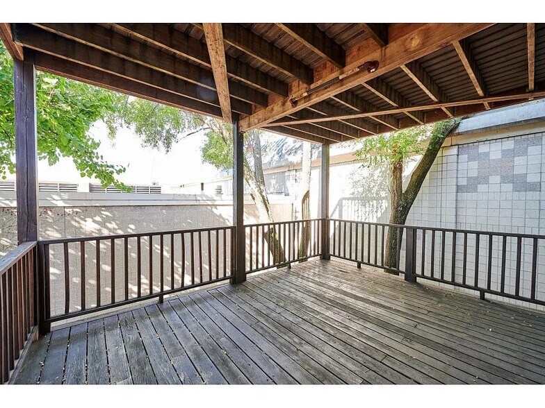 Building Photo - 5 Transit St