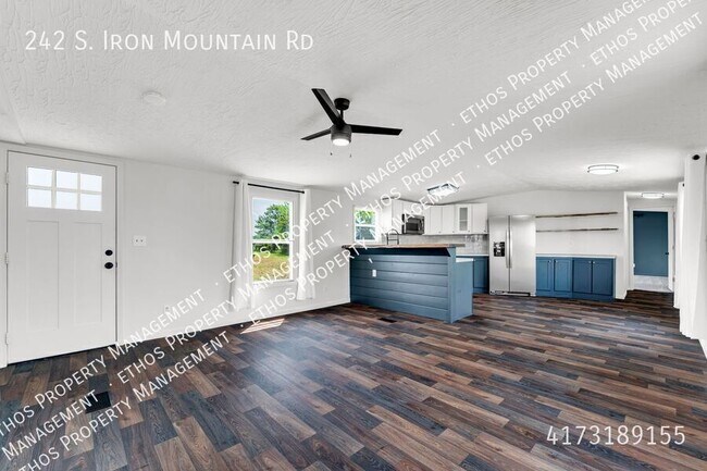 Building Photo - 242 S Iron Mountain Rd