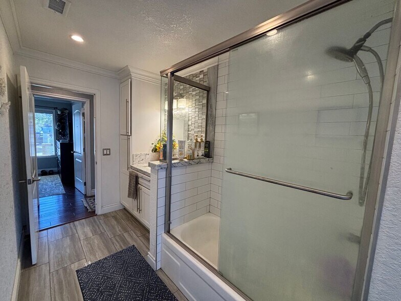 Building Photo - 17010 Via Los Caballeros