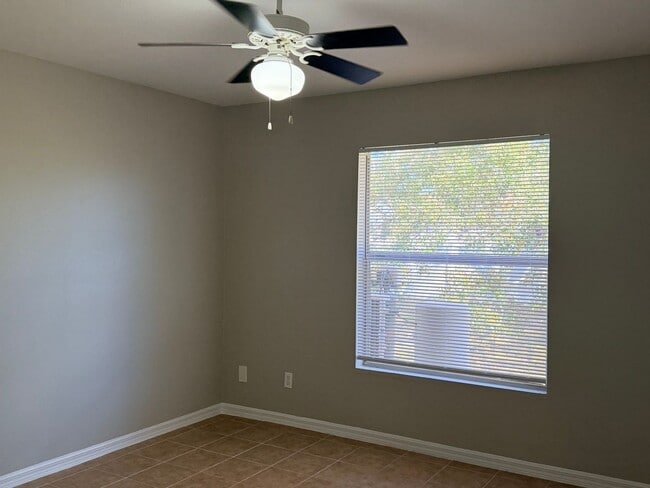 Building Photo - 3 bedrooms and 2 baths! FRESHLY RENOVATED!