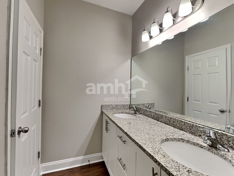 Building Photo - 5305 Tupelo St