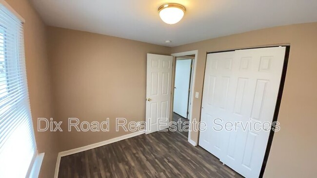 Building Photo - 163 Tecumseh Dr