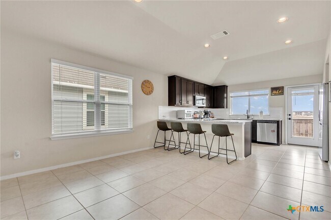 Building Photo - 460 Delta Crst