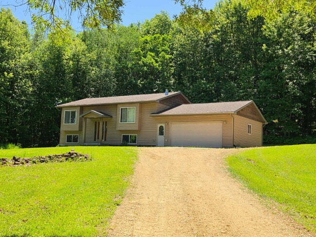 Building Photo - 4 Bedroom 2 Bathroom Home on 5 Acres with Shop, New Deck & Attached Garage