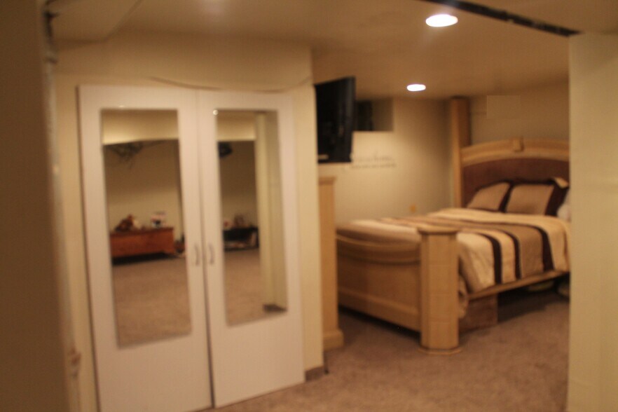 Building Photo - 2216 Georges Ln